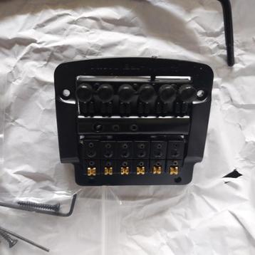 Tremolo gitaar bridge en locking nut, black, nieuw beschikbaar voor biedingen