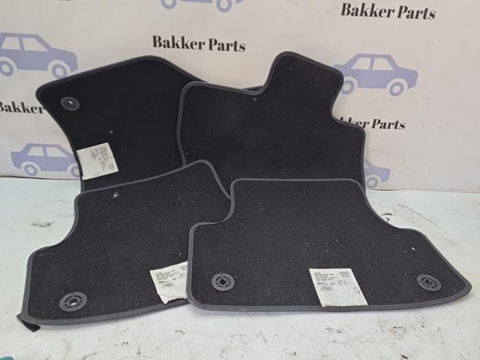 Kit tapis d'un Audi A3, Autos : Pièces & Accessoires, Habitacle & Garnissage, Audi, Utilisé, 3 mois de garantie