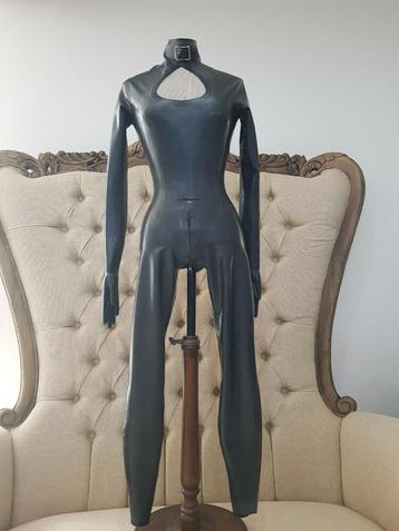 Latex catsuit  Maat XS  Metalique grijs  Rubber Eva  