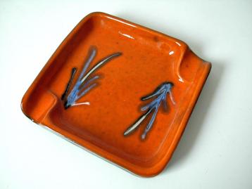 Vintage asbak in oranje keramiek beschikbaar voor biedingen