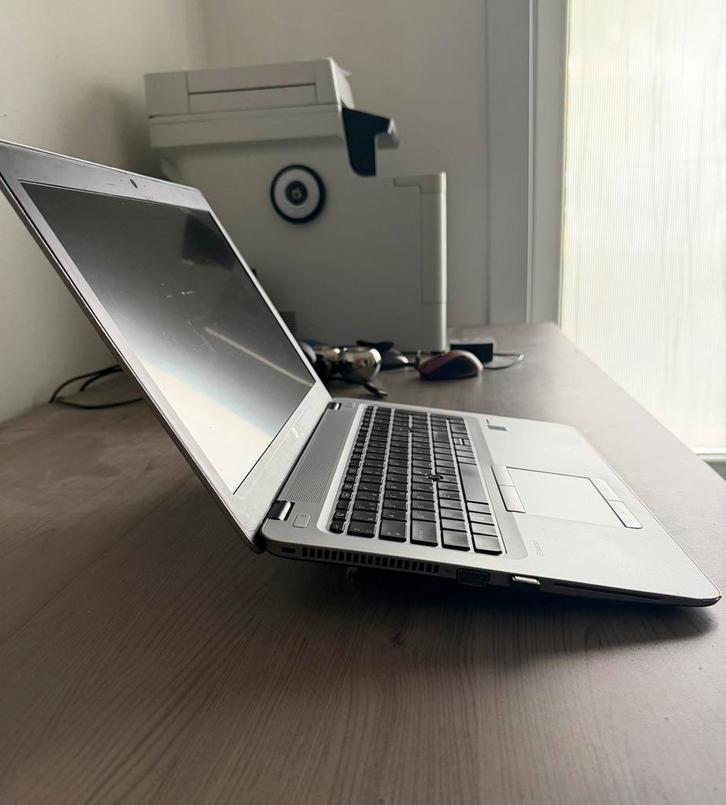 Hp Elitebook Vpro i5 Lees de aankondiging, Computers en Software, Laptopstandaarden, Zo goed als nieuw, Ophalen of Verzenden