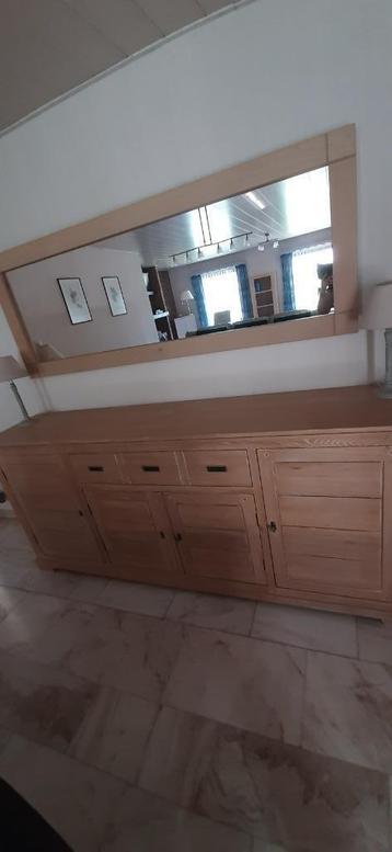 Massief houten eetkamer meubelen (dressoir, vitrine,...) beschikbaar voor biedingen