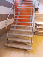 Moderne trap met leuning. Trap boom is 4,90 m. 41 graden, Ophalen, Zo goed als nieuw, Trap
