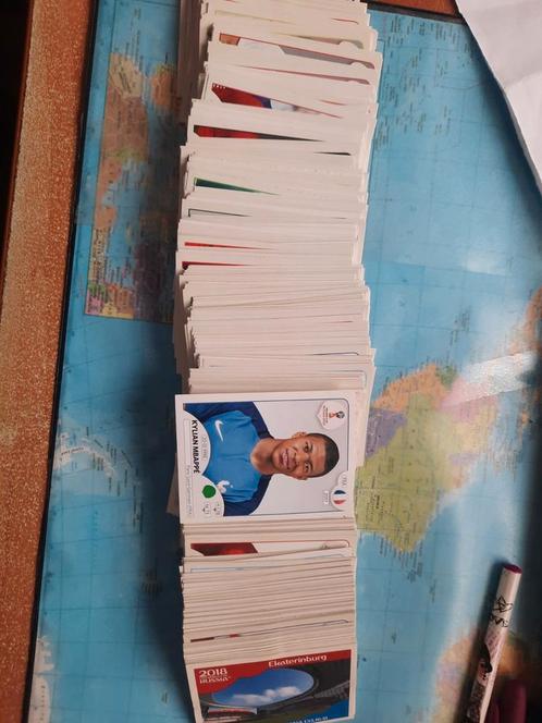 550 autocollants Panini différents Coupe du Monde 2018 Russi, Collections, Collections complètes & Collections, Enlèvement ou Envoi