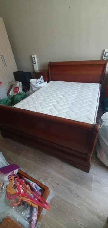 SLAAPKAMER IN KERSENHOUT beschikbaar voor biedingen