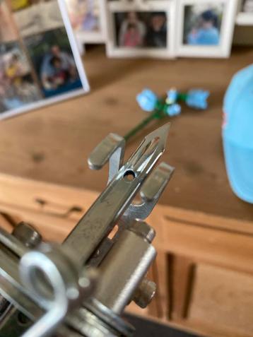 Pistolet à touffeter, bleu. Avant de coudre mais en mieux, Enlèvement ou Envoi, Comme neuf, Autres types