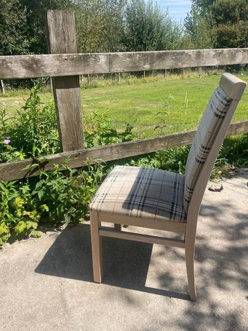 6 eiken stoelen met burberry motief beschikbaar voor biedingen