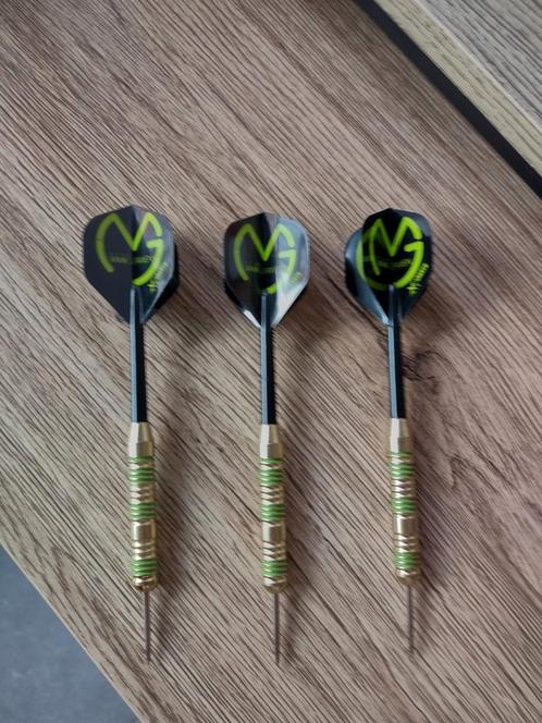 Set van 3 dartspijlen Michael Van Gerwen, Sport en Fitness, Darts, Zo goed als nieuw, Pijlen, Ophalen