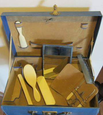 Vintage leren koffertje met toiletbenodigdheden 780, Antiek en Kunst, Ophalen of Verzenden