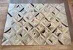 Lederen vloerkleed met geometrische patronen., Huis en Inrichting, Stoffering | Tapijten en Vloerkleden, Ophalen, Gebruikt, Overige kleuren