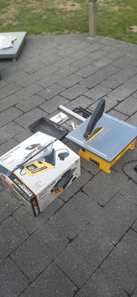 Tegelsnijder op water (nog met garantie), Doe-het-zelf en Bouw, Gereedschap | Handgereedschap, Gebruikt, Ophalen