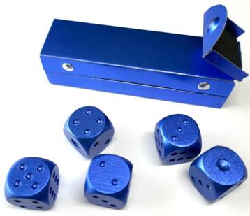 set dobbelstenen 5 stuks, metalic blauw, nieuw  beschikbaar voor biedingen