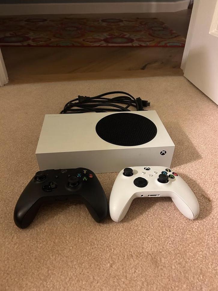 Xbox Series S + 3 Controllers, Games en Spelcomputers, Spelcomputers | Xbox Series X en S, Xbox Series S, Ophalen