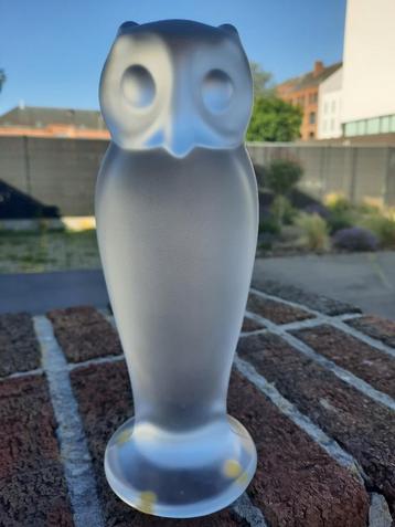 SCfrosted uilsculptuur gesigneerd in SEVRES-kristal beschikbaar voor biedingen