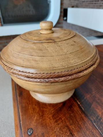 houten pot met lederen afboording HEEL MOOI