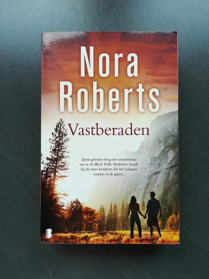 Nora Roberts - Vastberaden, Boeken, Thrillers, Gelezen, Ophalen of Verzenden