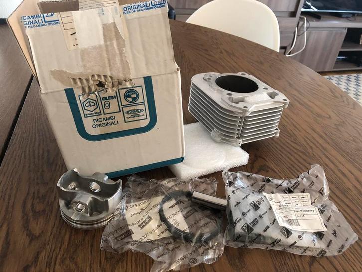 Originele PIAGGIO zuigercilinder en remblok, Fietsen en Brommers, Brommeronderdelen | Scooters, Piaggio, Cilinder, Ophalen