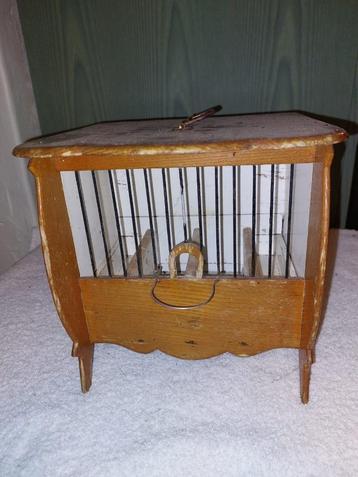 oude houten vogelskooitje, jaren 1950 beschikbaar voor biedingen