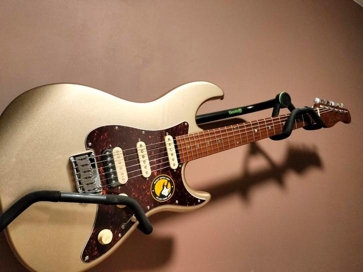 Sire Larry Carlton S7 champagne gold, Muziek en Instrumenten, Snaarinstrumenten | Gitaren | Elektrisch, Ophalen