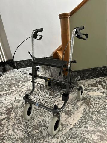 Rollator in perfecte staat (amper gebruikt) beschikbaar voor biedingen