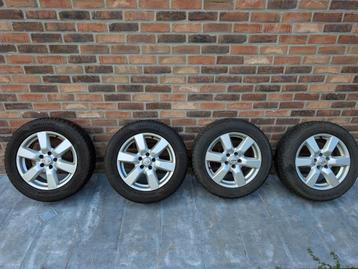 Winterbandenset met 17 inch Nissan-velgen beschikbaar voor biedingen