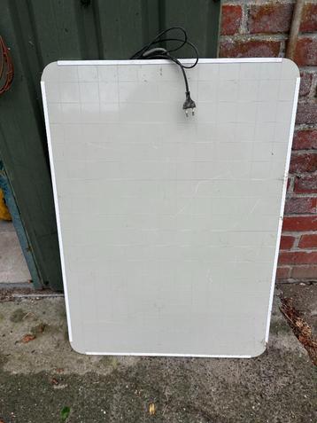 Verwarmingsplaat - electrisch - kuikens opfok beschikbaar voor biedingen