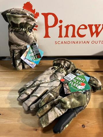 Pinewood waterdichte en warme fleece handschoenen beschikbaar voor biedingen