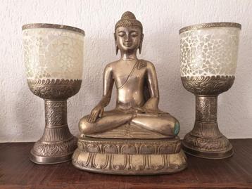 Ensemble complet Bouddha en bronze argenté avec chandeliers 