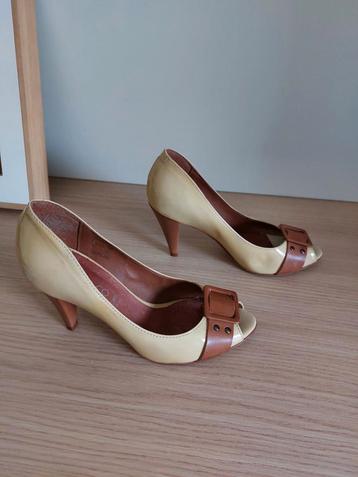 Mooie, beige schoenen met elegante hak van 8 cm, maat 37