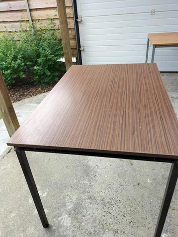 tafel beschikbaar voor biedingen