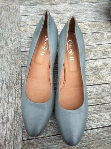 Schoenen maat 41 met klein hakje beschikbaar voor biedingen