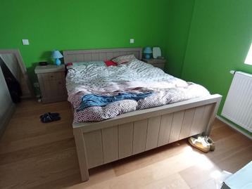 Eikenhouten tweepersoonsbed. beschikbaar voor biedingen