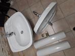 2 lavabo's (keramische) met zuilen en kranen., Doe-het-zelf en Bouw, Sanitair, Ophalen, Gebruikt