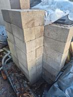 +/- 100 brique en ciment de 13,5x28,5x14cm, Bricolage & Construction, Enlèvement, Comme neuf, Béton