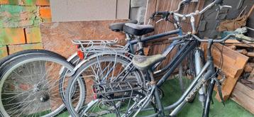 Kapotte fietsen met werk aan., Enlèvement, Utilisé
