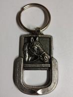 Een sleutel hanger met een paardenkop erop kleur zilver, Verzamelen, Sleutelhangers, Ophalen