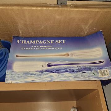 Party Champagneglazen met steel beschikbaar voor biedingen