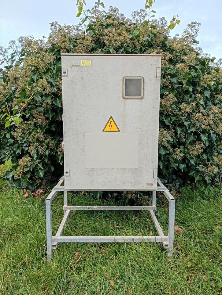 Werfkast, Doe-het-zelf en Bouw, Elektriciteit en Kabels, Gebruikt, Ophalen