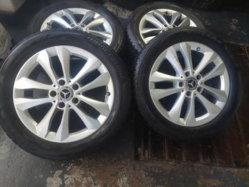 Originele Mercedes C-klasse w205 met 225 50 17 winterbanden beschikbaar voor biedingen