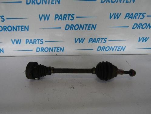 Aandrijfas links-voor van een Volkswagen Touran, Auto-onderdelen, Remmen en Aandrijving, Volkswagen, Gebruikt, 3 maanden garantie