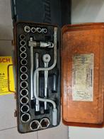 Set dopsleutels, Ophalen