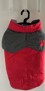 Regenjas Juno rood 50cm, Animaux & Accessoires, Vêtements pour chiens, Enlèvement ou Envoi, Neuf, Manteau pour chien