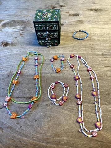 kinderjuweeltjes + juwelenkistje voor 3 euro beschikbaar voor biedingen