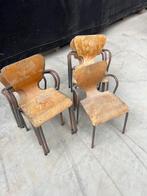 8 Houten kinderstoeltjes + tafeltje, Ophalen