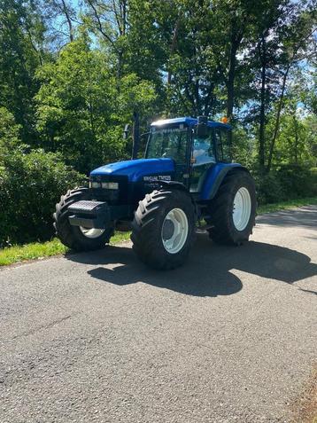 New Holland 8360, Enlèvement ou Envoi, 120 à 160 ch, Utilisé, 7500 à 10000