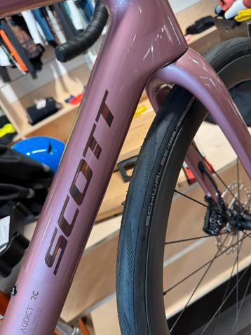 SCOTT ADDICT RC30 roze nieuw 2025 klein beschikbaar voor biedingen