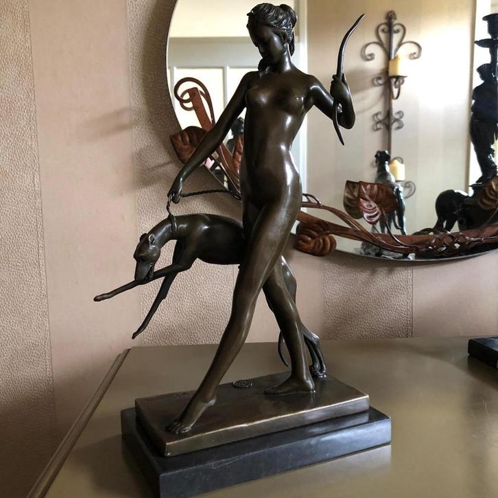 brons sculptuur Diana godin m hond windhond greyhound, Antiek en Kunst, Kunst | Beelden en Houtsnijwerken, Ophalen of Verzenden