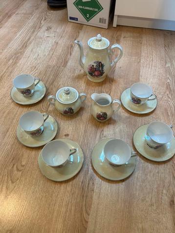 Vintage theeservies van porselein beschikbaar voor biedingen