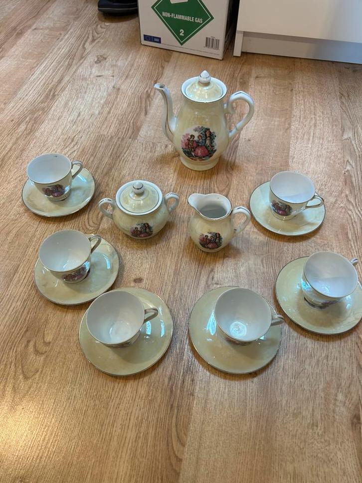 Vintage theeservies van porselein, Antiek en Kunst, Antiek | Servies compleet, Ophalen