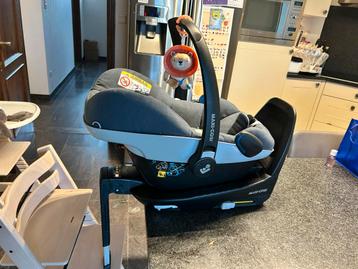 Maxi cosi pebble pro i-size + family fix 3  beschikbaar voor biedingen
